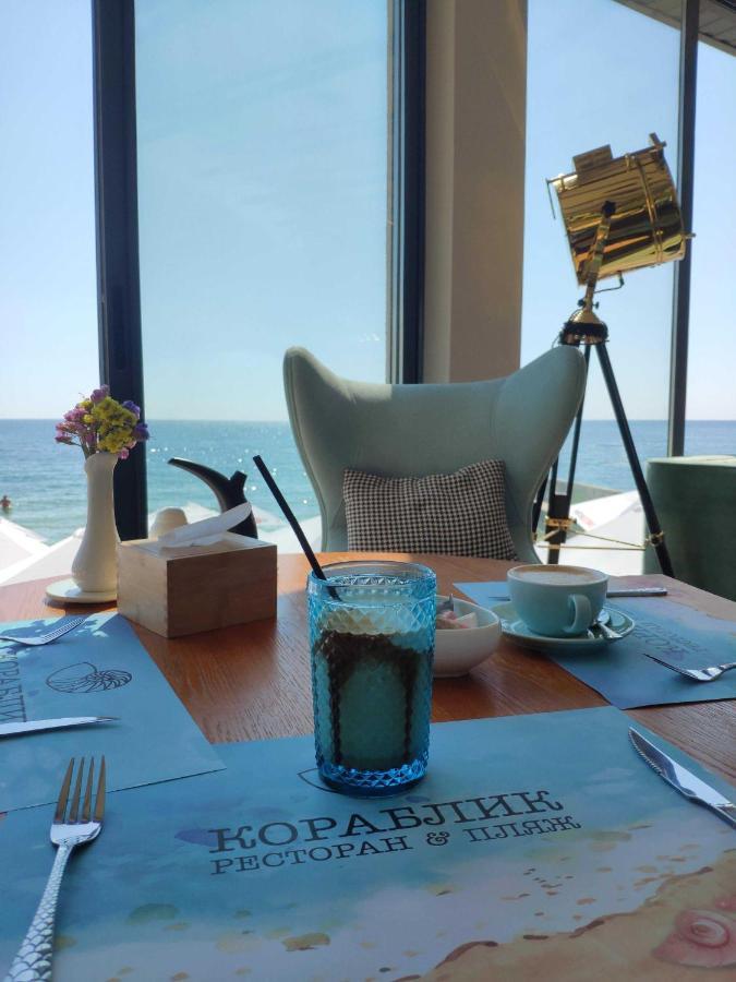 Апартаменты У Моря Magnit Первая Линия Odessa Extérieur photo