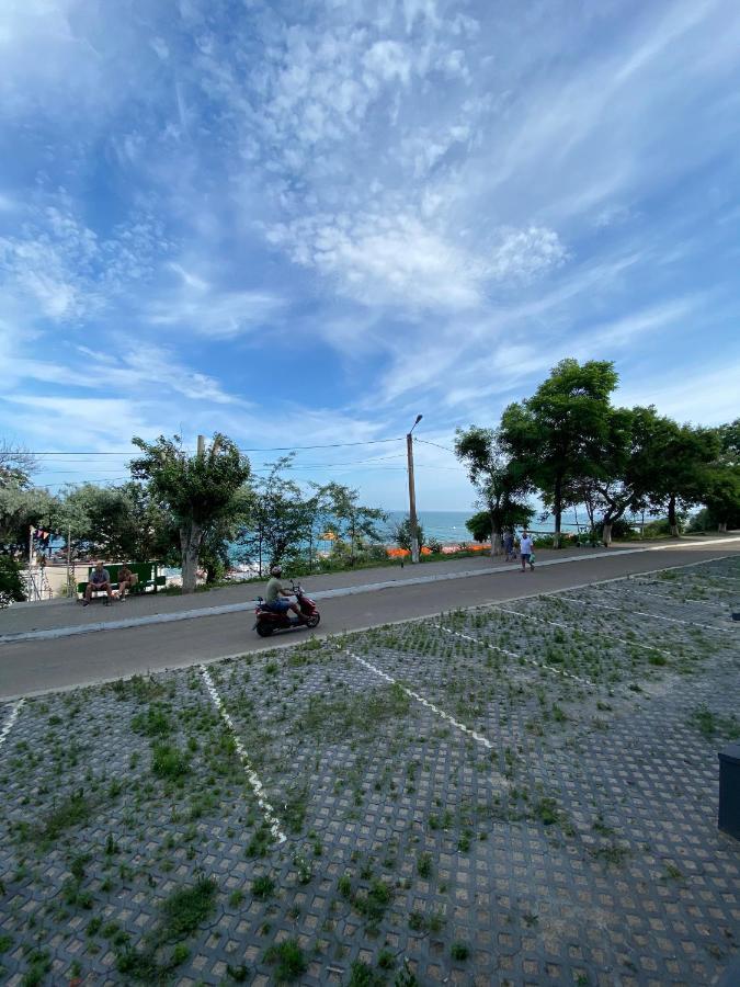 Апартаменты У Моря Magnit Первая Линия Odessa Extérieur photo